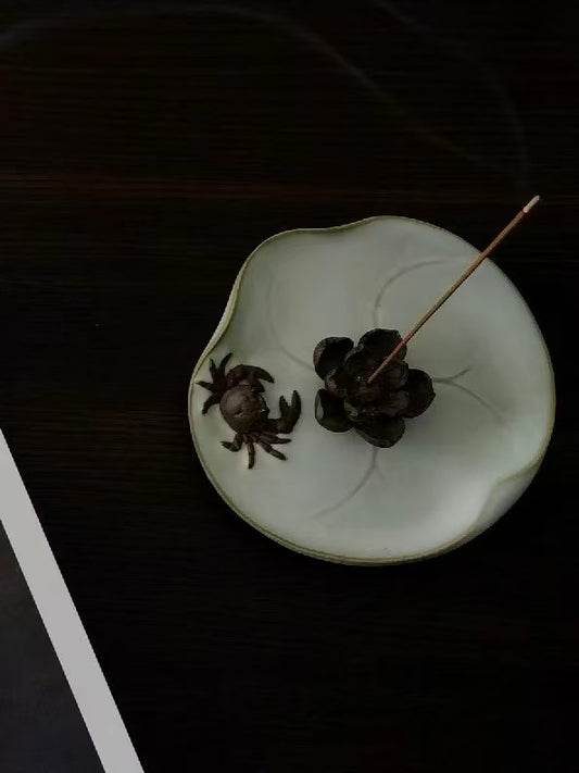 Ceramic Incense Holder Plate 陶瓷螃蟹莲花香插盘 2色选
