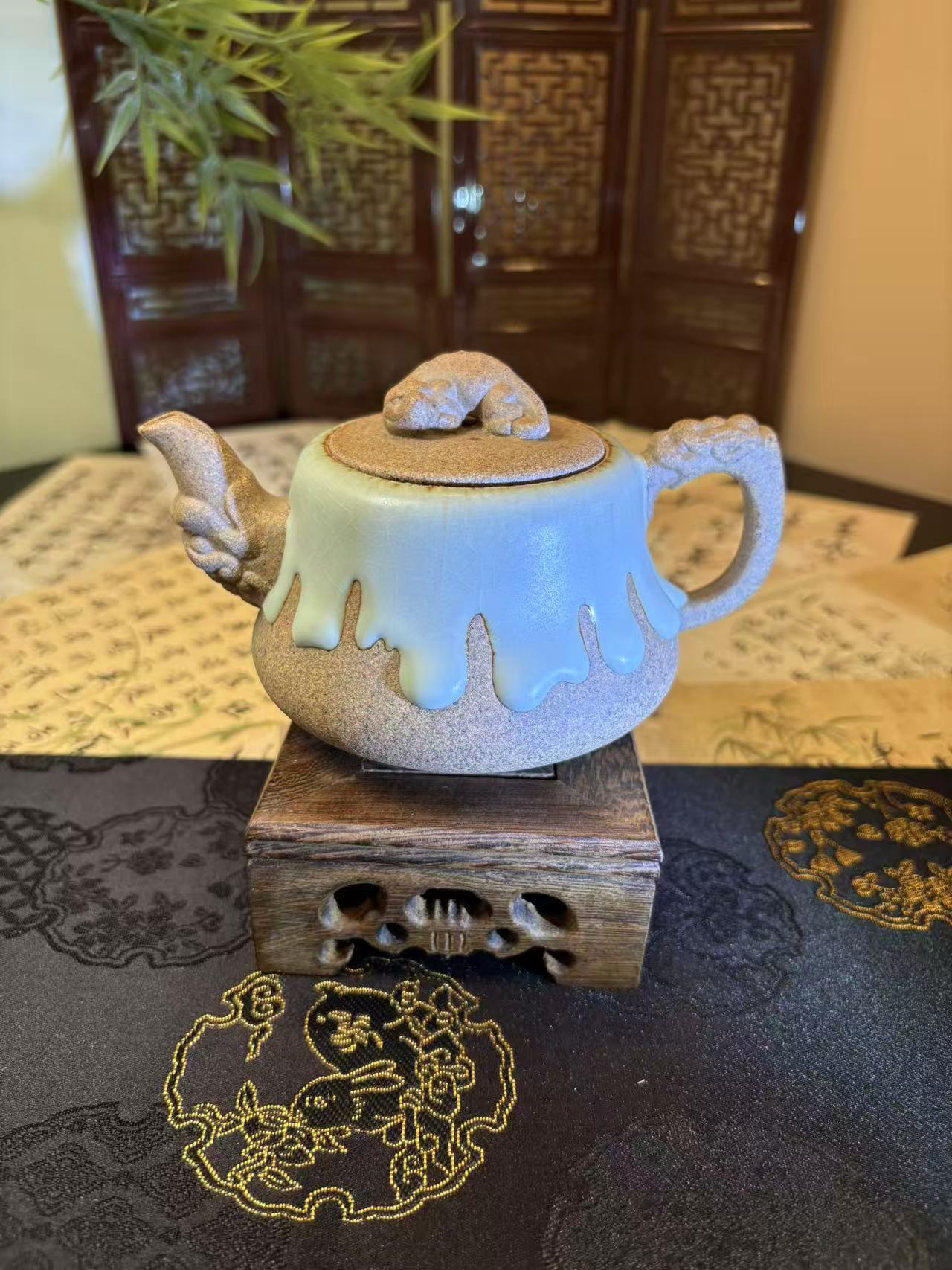 Handcrafted Aged Rock Clay Teapot with Flowing Glaze 手工老岩泥流釉茶壶