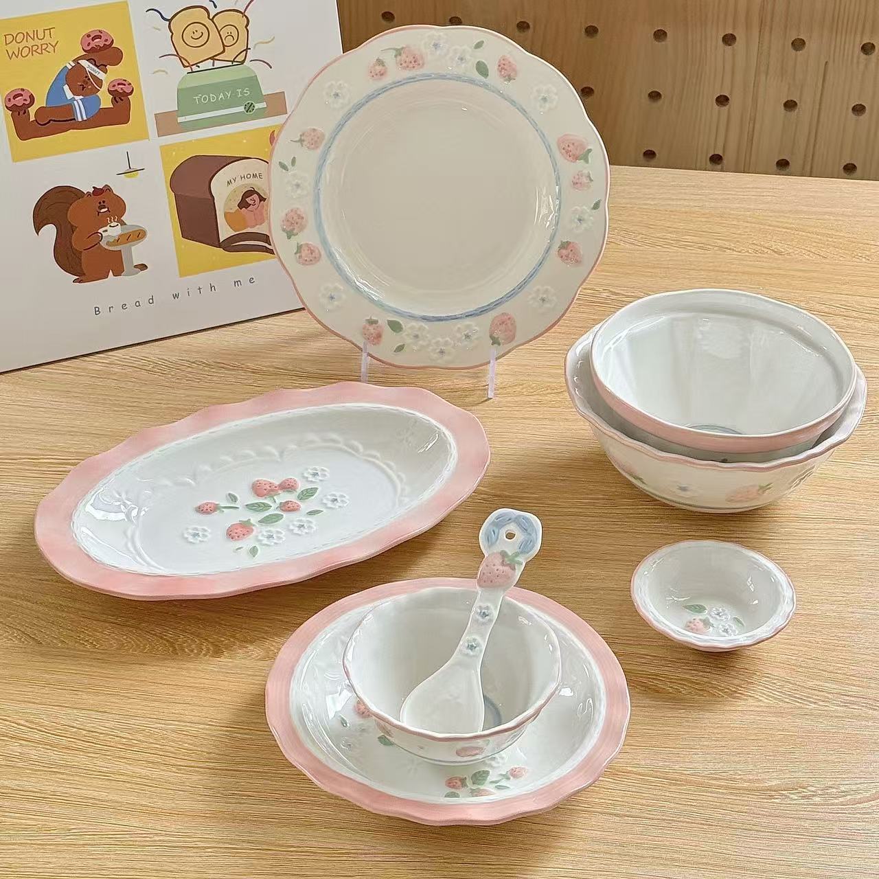 Ceramic Round Plate with Strawberry Design 可爱草莓陶瓷圆盘