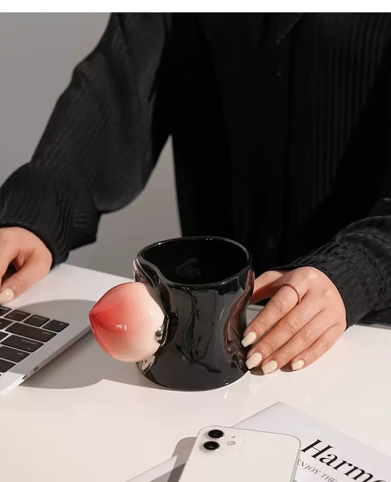 Ceramic Mug with Peach-Shaped Handle 桃子把手质感陶瓷马克杯