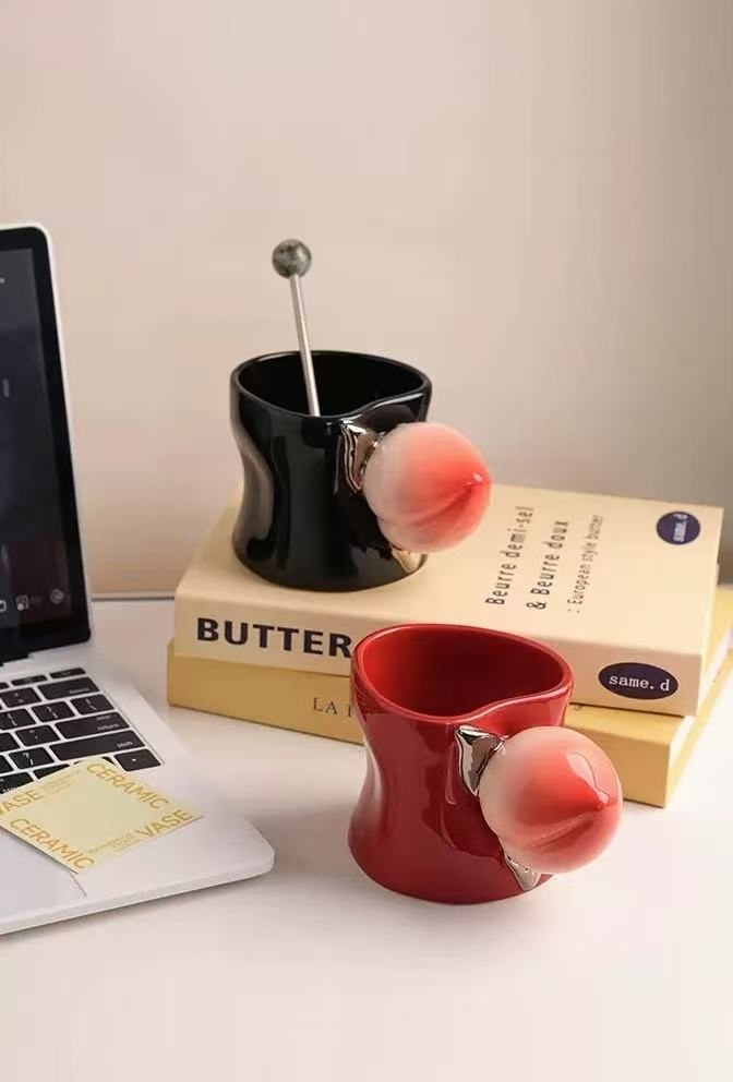 Ceramic Mug with Peach-Shaped Handle 桃子把手质感陶瓷马克杯