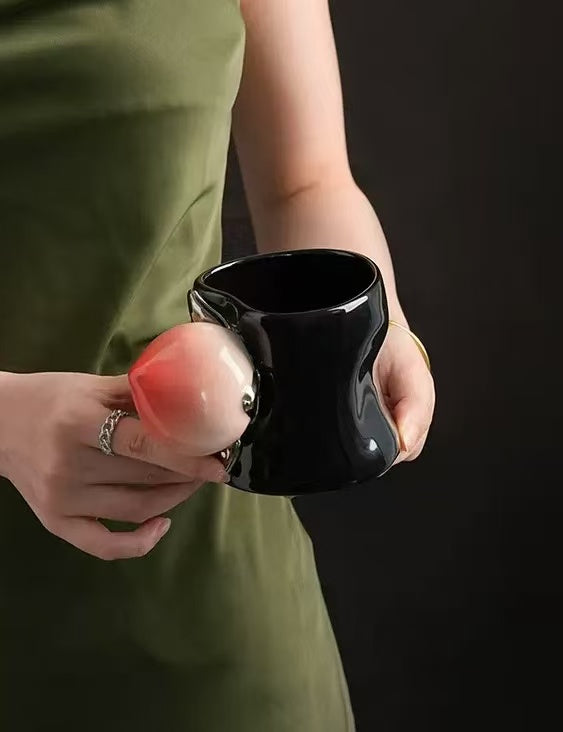 Ceramic Mug with Peach-Shaped Handle 桃子把手质感陶瓷马克杯