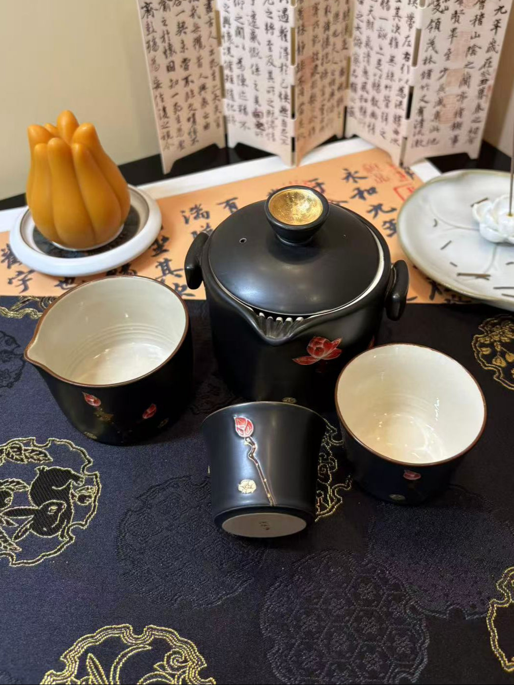 Hand-painted Gilded Lotus Ceramic Tea Set 手工描鎏金莲花陶瓷茶具套组