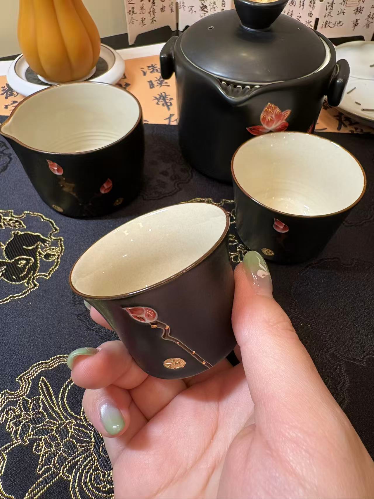Hand-painted Gilded Lotus Ceramic Tea Set 手工描鎏金莲花陶瓷茶具套组