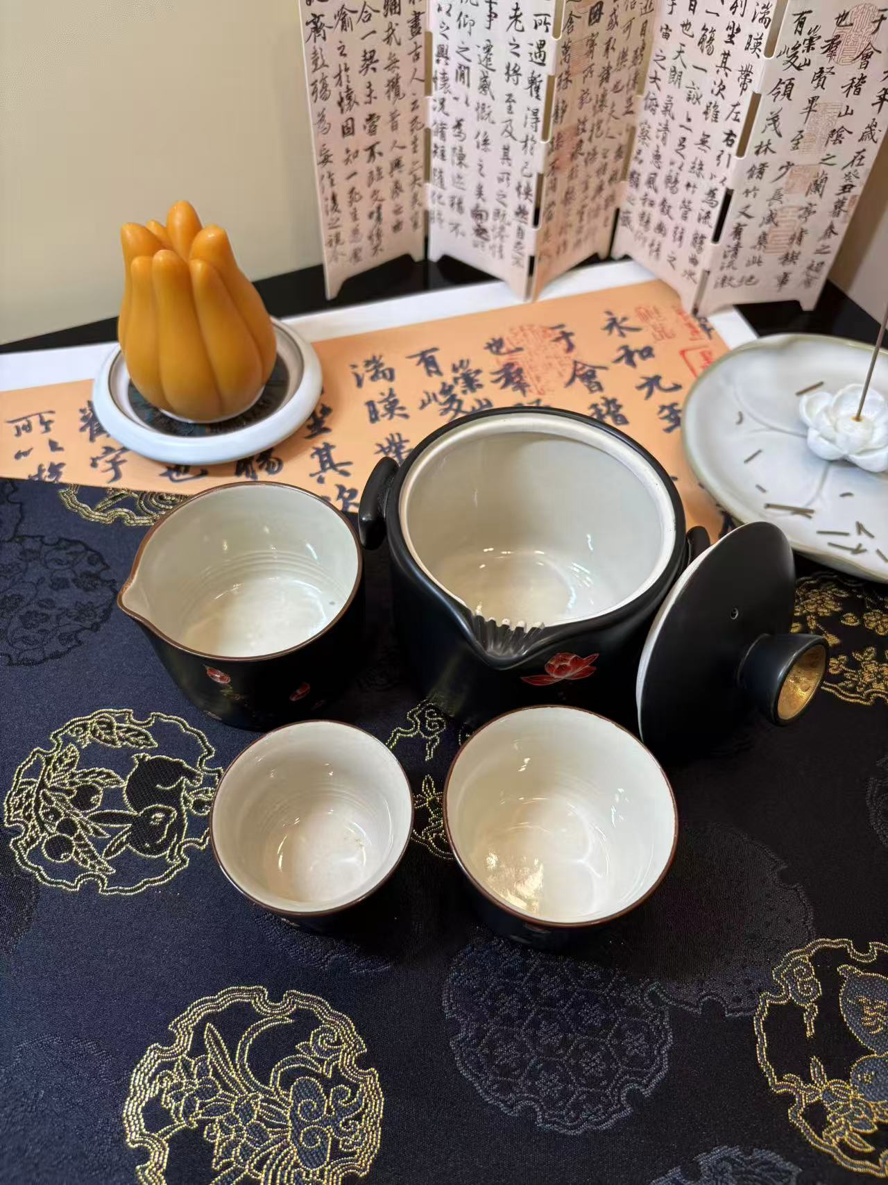 Hand-painted Gilded Lotus Ceramic Tea Set 手工描鎏金莲花陶瓷茶具套组
