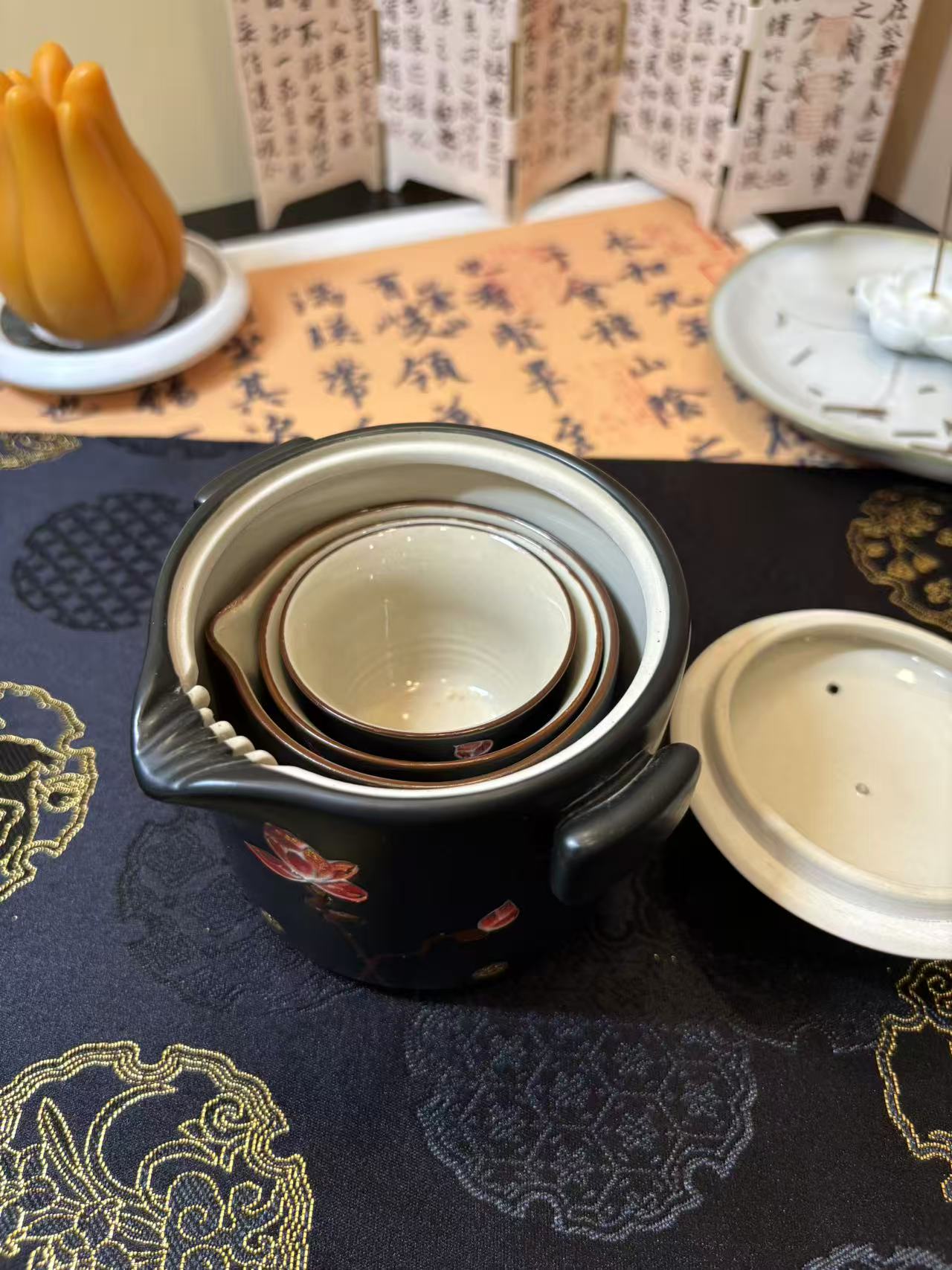 Hand-painted Gilded Lotus Ceramic Tea Set 手工描鎏金莲花陶瓷茶具套组