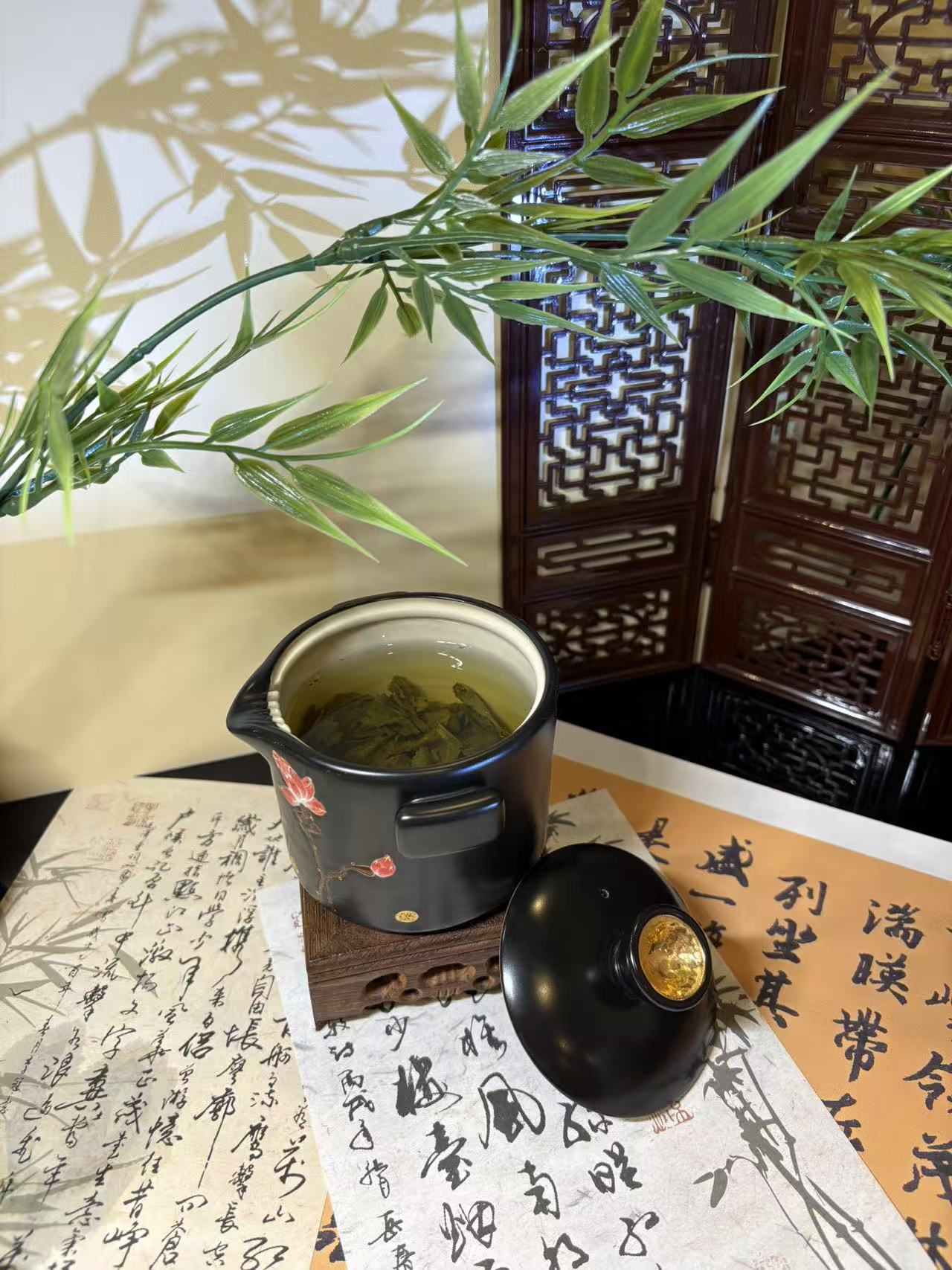 Hand-painted Gilded Lotus Ceramic Tea Set 手工描鎏金莲花陶瓷茶具套组