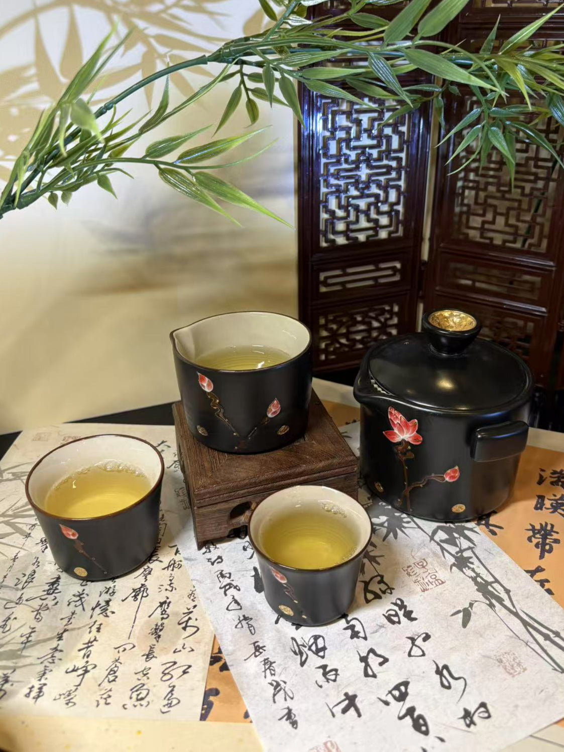 Hand-painted Gilded Lotus Ceramic Tea Set 手工描鎏金莲花陶瓷茶具套组