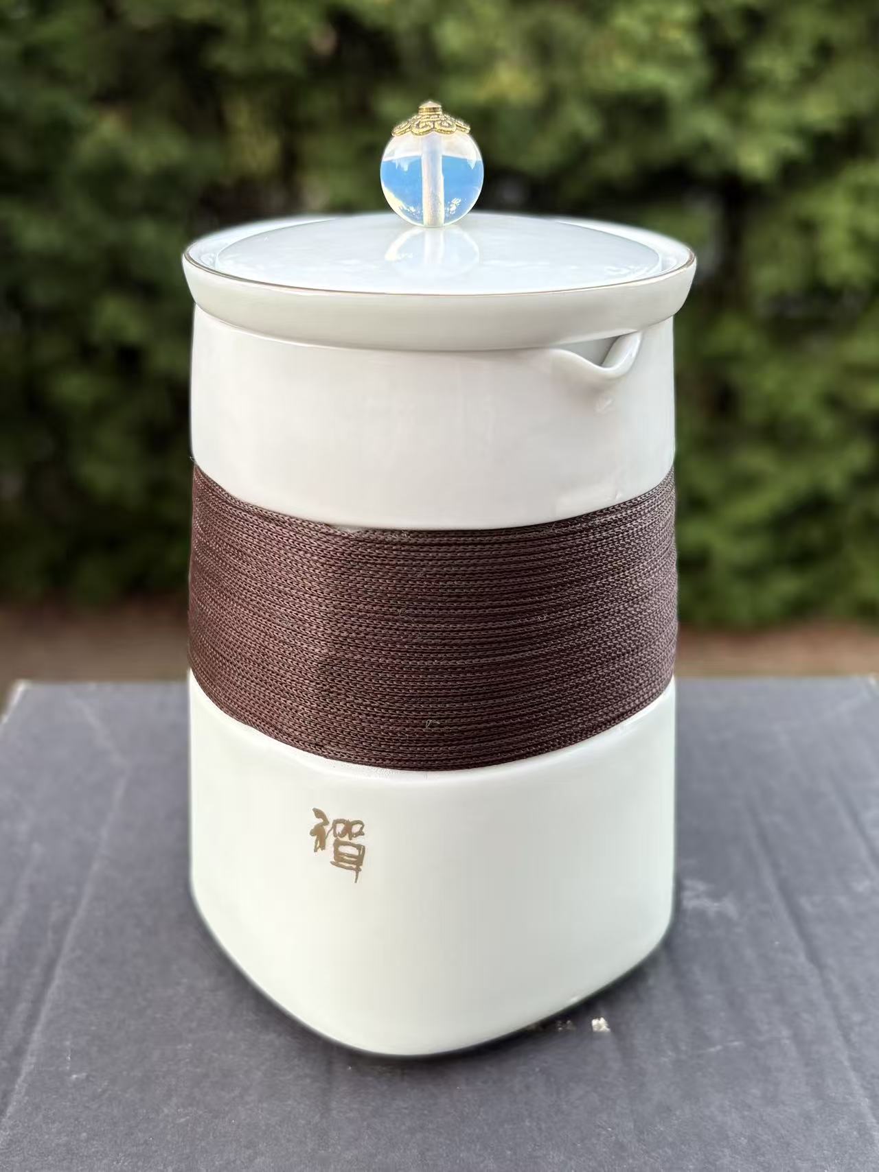 A Luxury Ceramic Tea Set Gift – 1 Teapot, 2 Cups & Storage Box | Blue/White Color 福字釉下彩陶瓷茶具礼盒套装 1壶2杯+礼盒 蓝/白色2款选