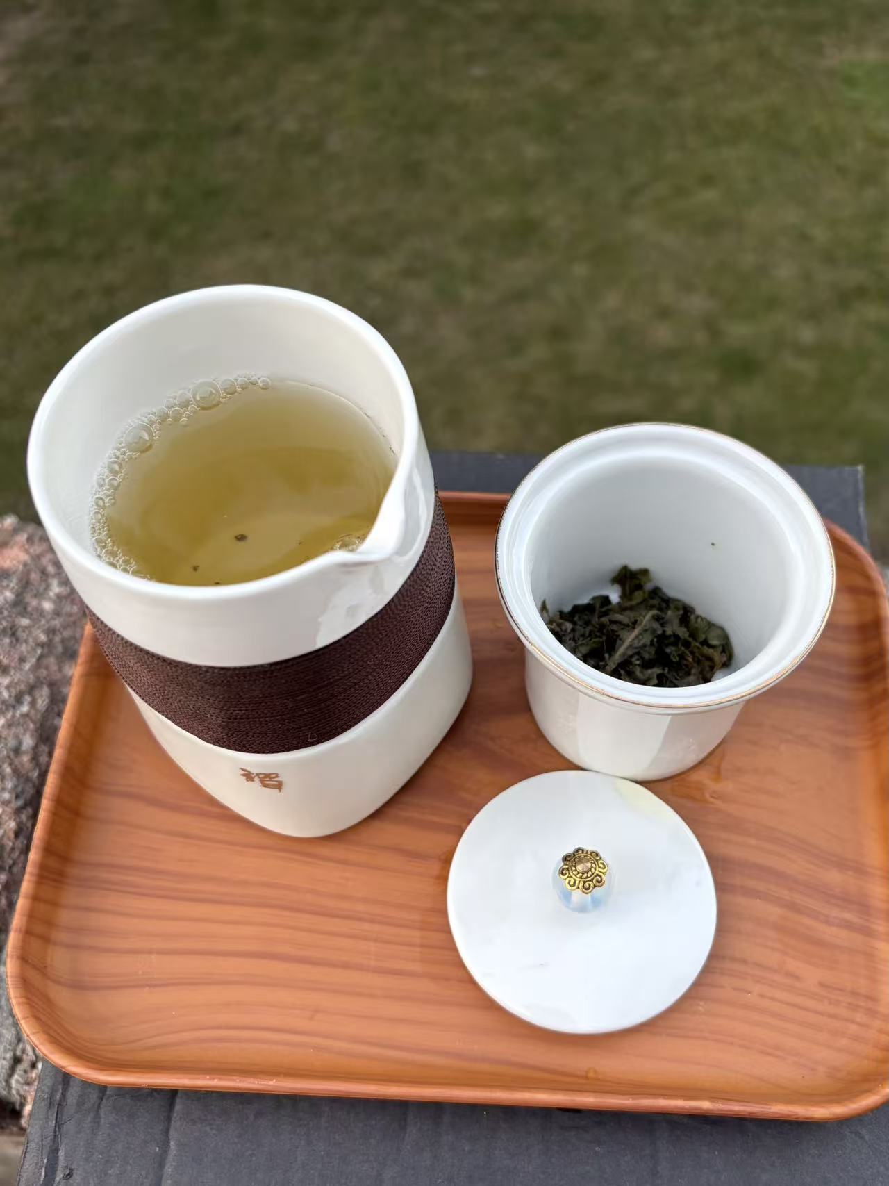A Luxury Ceramic Tea Set Gift – 1 Teapot, 2 Cups & Storage Box | Blue/White Color 福字釉下彩陶瓷茶具礼盒套装 1壶2杯+礼盒 蓝/白色2款选