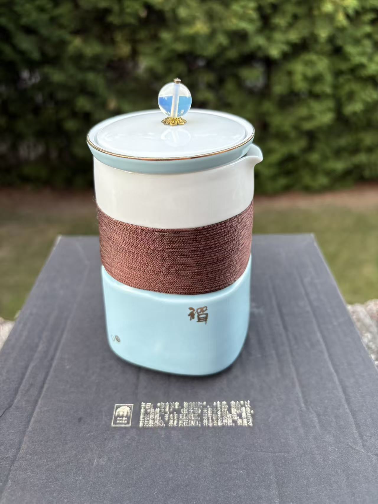 A Luxury Ceramic Tea Set Gift – 1 Teapot, 2 Cups & Storage Box | Blue/White Color 福字釉下彩陶瓷茶具礼盒套装 1壶2杯+礼盒 蓝/白色2款选