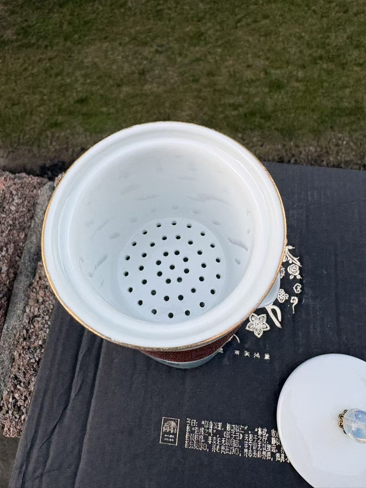 A Luxury Ceramic Tea Set Gift – 1 Teapot, 2 Cups & Storage Box | Blue/White Color 福字釉下彩陶瓷茶具礼盒套装 1壶2杯+礼盒 蓝/白色2款选